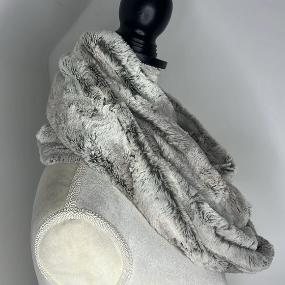Plush Faux Fur Infinity Scarf Gray Soft Cozy Winter Wrap Boho Luxe Neutral - Picture 7 of 9